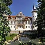 Schlosshotel Schkopau 호텔 슈코파우