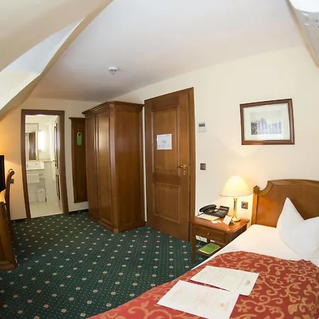 Отель Schlosshotel Schkopau 4*